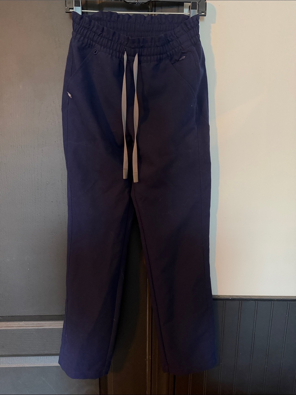 Figs navy straight leg scrubs. Xs.